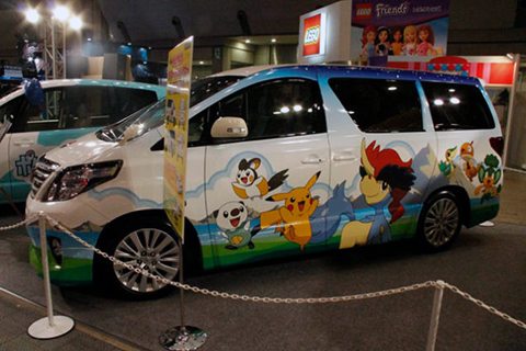 Raffigurante alcuni Pokémon di quinta generazione, questa automobile è stata esposta nel 2013.
