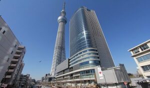 Veduta del centro commerciale SkyTree Town di Tokyo.