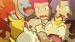 sesto-episodio-di-pokemon-sole-e-luna-il-team-rocket-si-ritrova-davanti-a-pikachu-rotom-e-tegedemaru