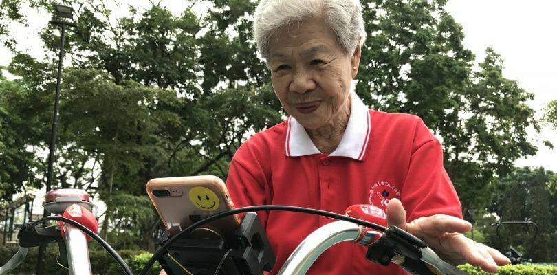 Ecco la nonna di Singapore campionessa di Pokémon GO