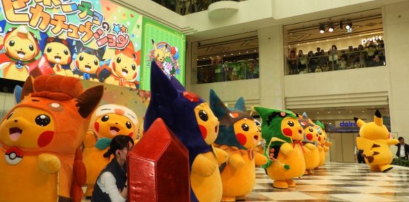 Pikachu si traveste da altri Pokémon e sfila in un centro commerciale giapponese