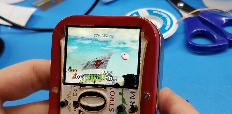 Un utente ha inserito una versione funzionante di Nintendo Wii dentro una scatola di mentine