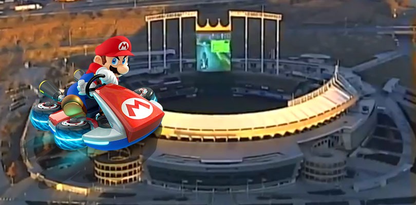 Mario Kart giocato a tutto schermo in uno stadio di baseball