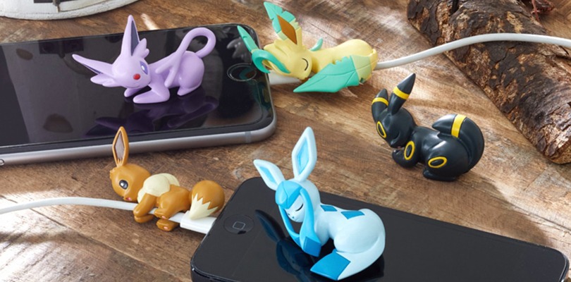 Eevee e le sue evoluzioni si mostrano sui caricabatteria dell'iPhone e in una nuova, splendida figure