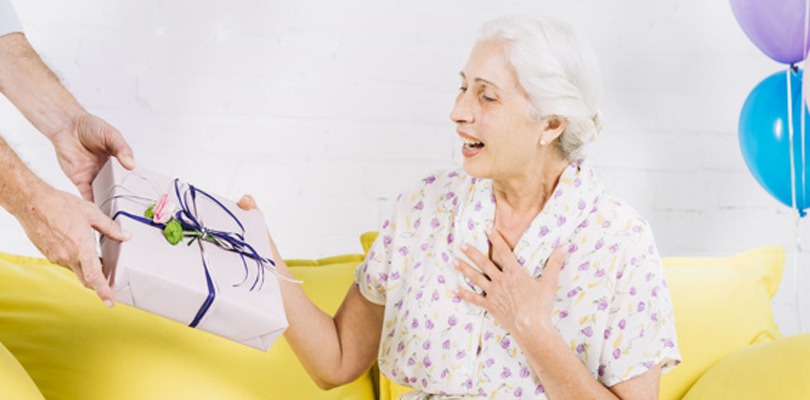 Questa nonna si è commossa per aver ricevuto in regalo una Nintendo Switch!