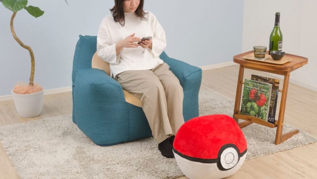 Poltrona di Snorlax e ottomana Poké Ball