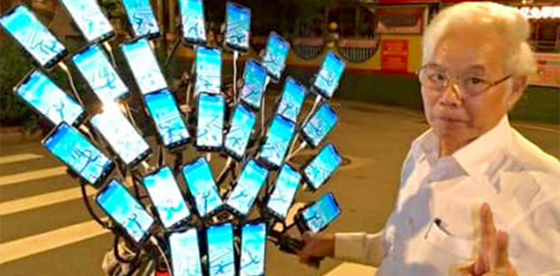 Il pensionato giocatore di Pokémon GO si evolve con 30 smartphone!