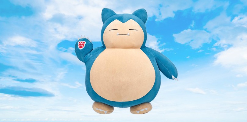 Un povero peluche gigante di Snorlax è stato decapitato e abbandonato in strada