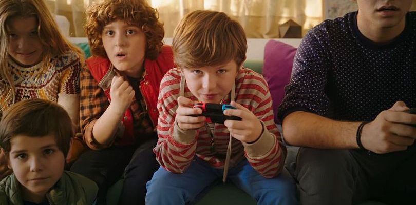 Nintendo ricorda ai giocatori di non lanciare la Switch sul divano