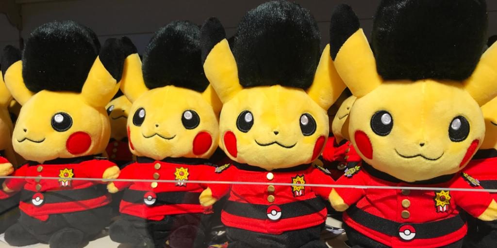 la nuova edizione speciale di Pikachu vestito da guardia reale