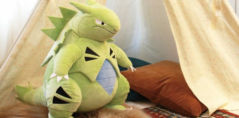Rinviato il lancio del peluche di Tyranitar a causa del coronavirus