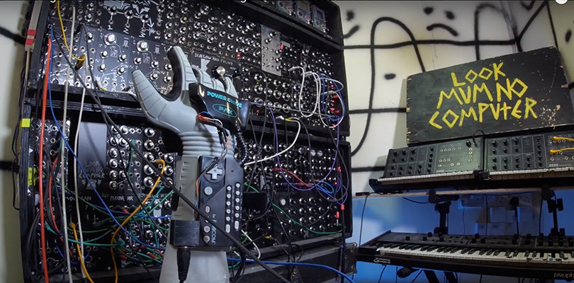 Il Power Glove del NES diventa un controller musicale