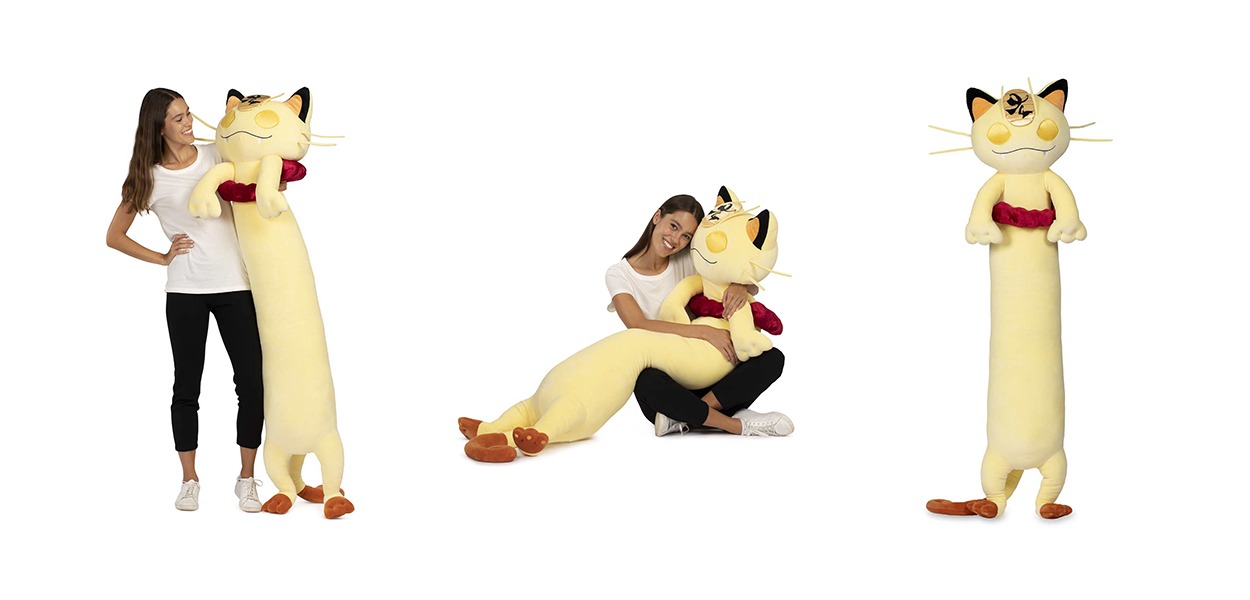 Un enorme peluche di Meowth Gigamax è pronto ad abbracciarci tutti