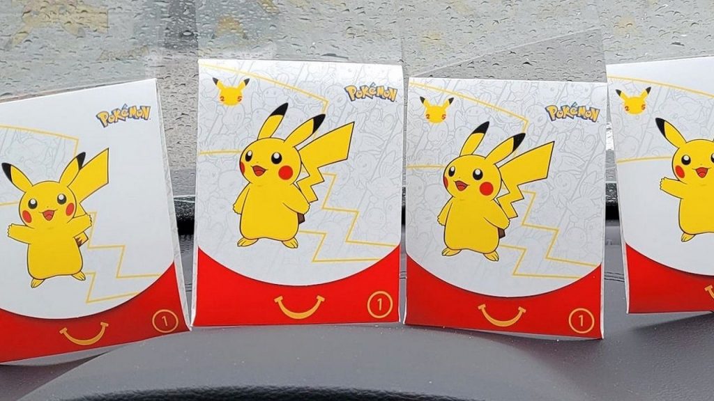 Bustine delle carte promo dei 25 anni di Pokémon al McDonald's