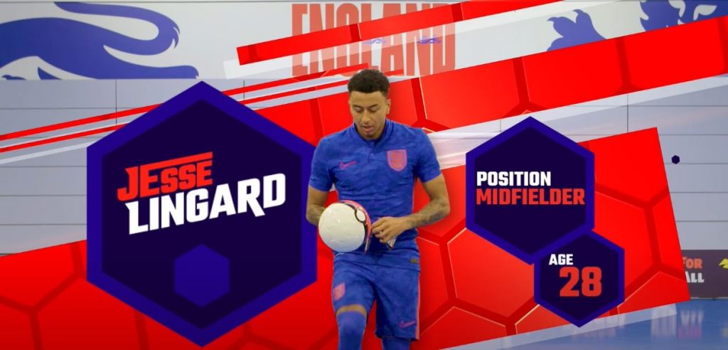 Jesse Lingard palleggia con una Poké Ball