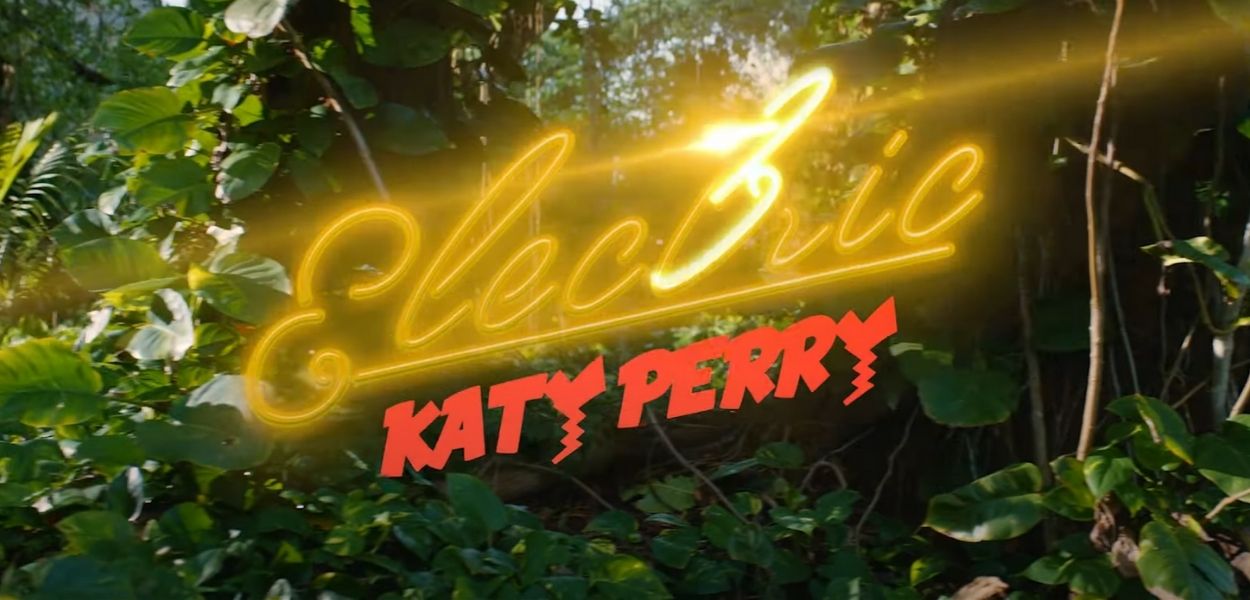Katy Perry ci porta dietro le quinte del videoclip di Electric
