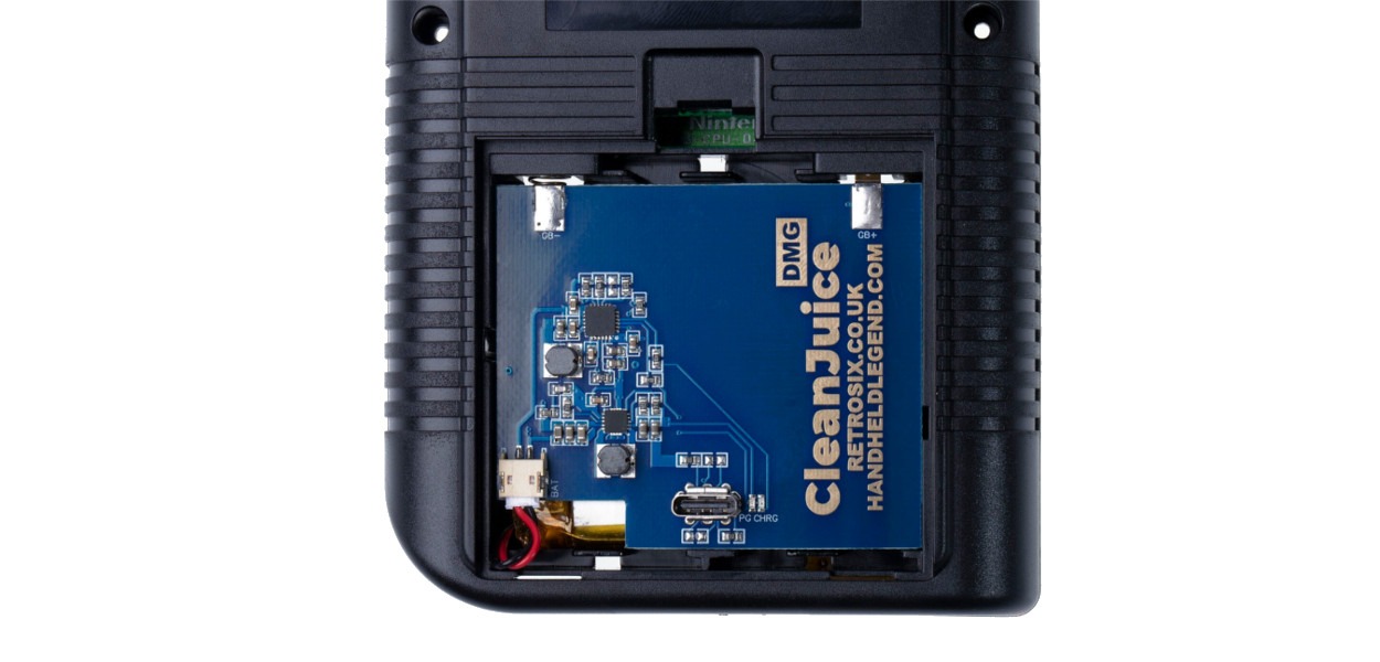 Di' addio alle pile AA sul Game Boy grazie alla batteria CleanJuice