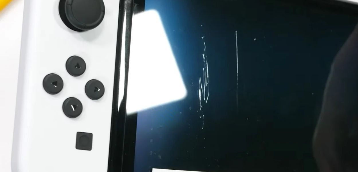 Lo schermo di Switch OLED ha ricevuto una valutazione di 2/10 per la sua resistenza