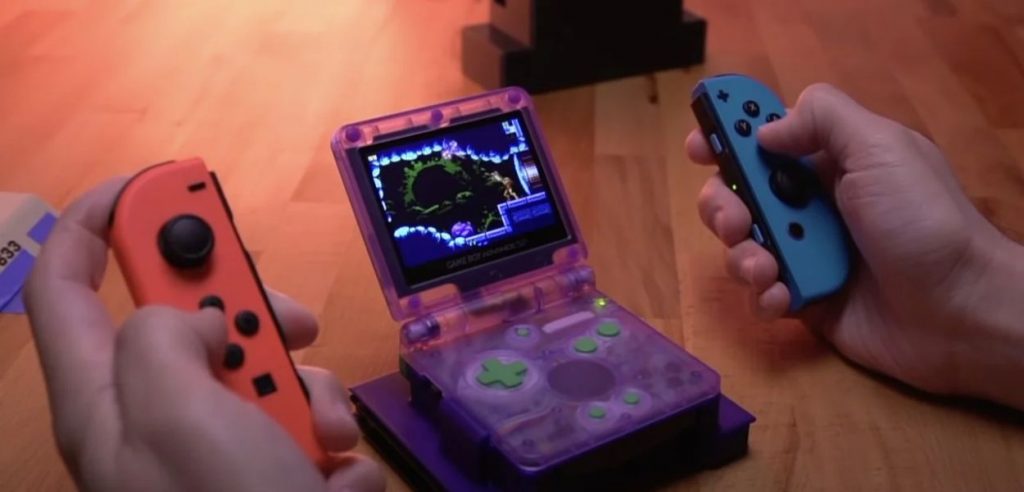 Mostra la console ibrida Game Boy Advance / Switch
