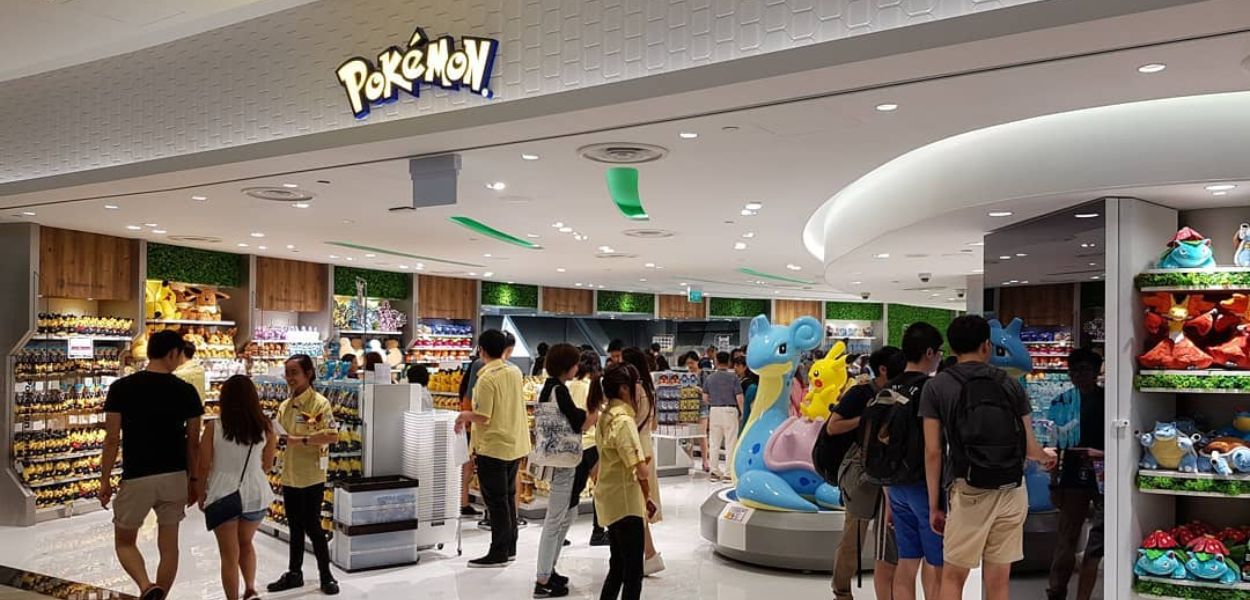 Rubano 2000$ di merce dal Pokémon Center di Singapore, arrestati due ragazzi