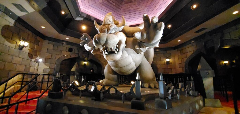 Statua di Bowser del Super Nintendo World