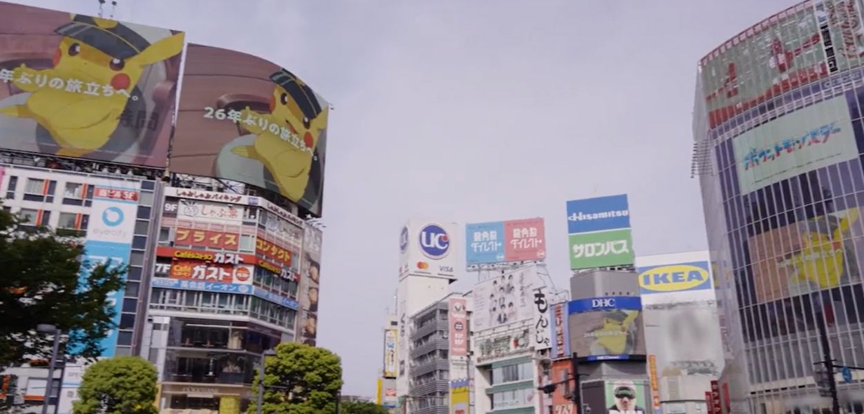 I protagonisti della serie animata Orizzonti Pokémon invadono il quartiere di Shibuya a Tokyo