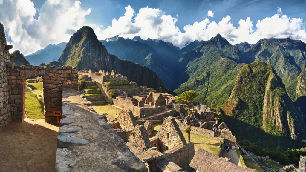 La Cordigliera delle Ande in Sud America per la giornata della montagna, ospiterà Pokémon come Lycanroc e Garganacl