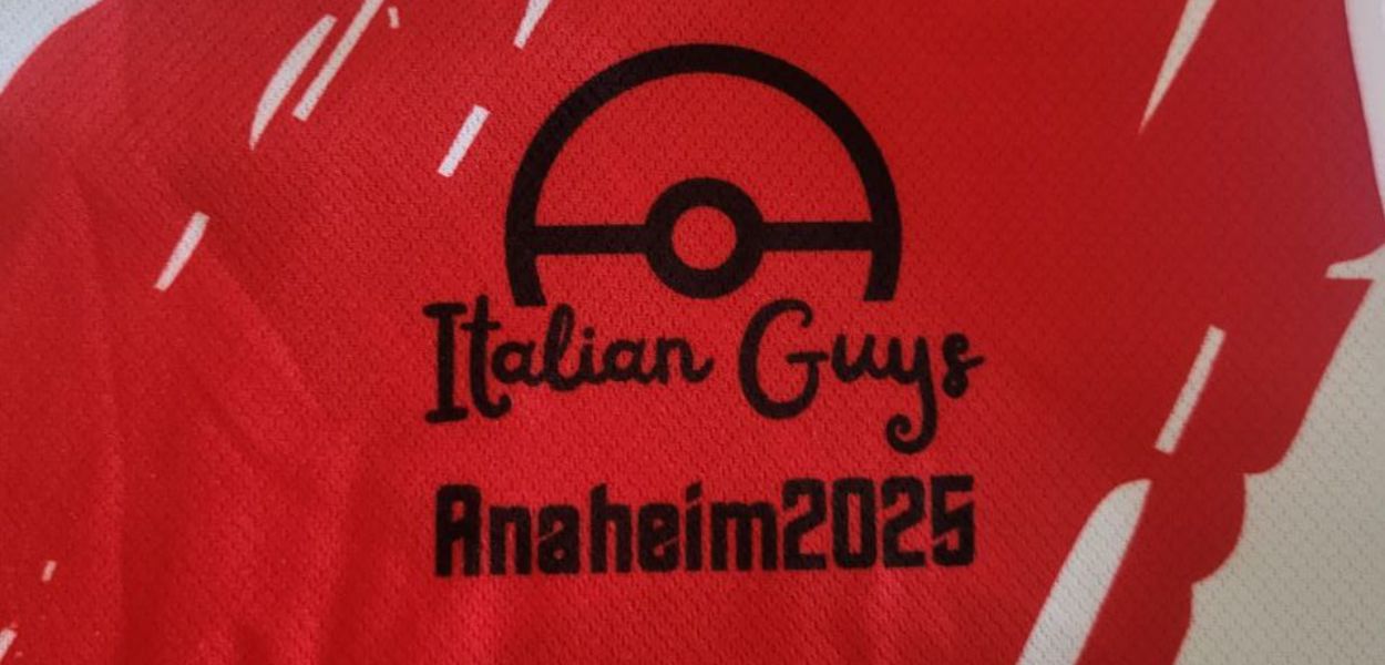 Gli Italian Guys celebrano la sportività ai Campionati Mondiali Pokémon di Anaheim con divise speciali