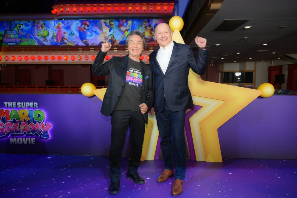 Shigeru Miyamoto e Chris Meledandri al teatro Minamiza, Kyoto, premiere Super Mario Galaxy, 2026