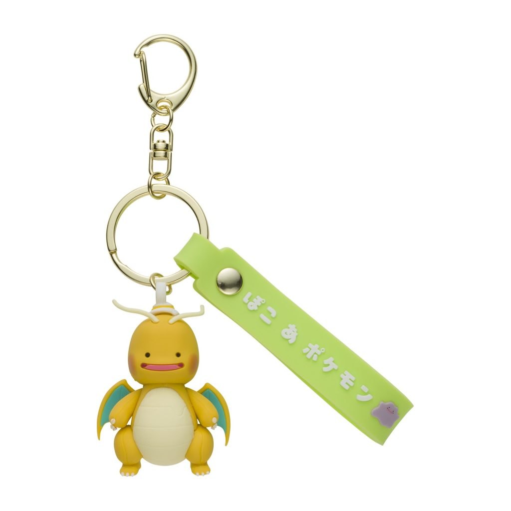 Portachiavi 3D di Ditto trasformato in Dragonite con cappellino giallo, collezione Pokopia Pokémon Center